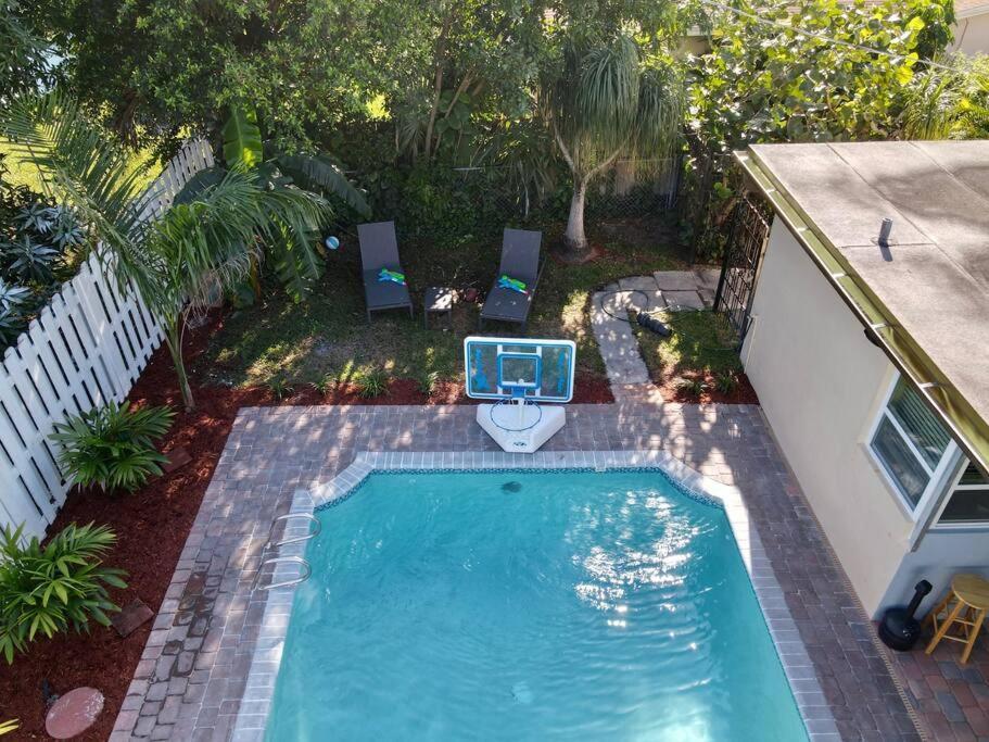 Home In West Palm Beach With Heated Pool 外观 照片